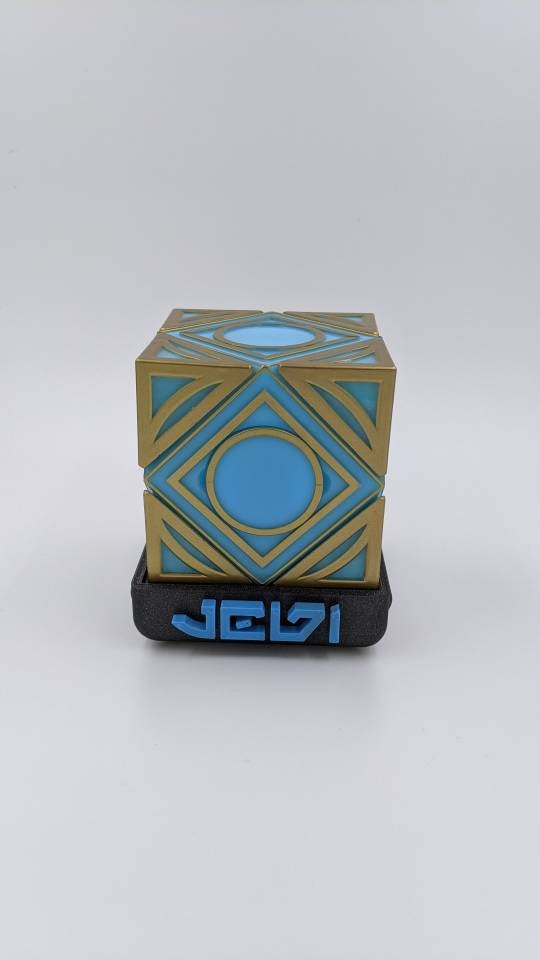 way finder  the clone wars  Star Wars: Galaxy’s Edge  star wars  sith  Savi’s Workshop  rebels  Qui-Gon Jinn  Mace Windu  Luke Skywalker  Kyber crystals  kyber crystal  Jedi holocron  jedi  Holocron  GREEN HOLOCRON  galaxys edge  Dok-Ondar’s  cracked red crystal  cracked blue crystal