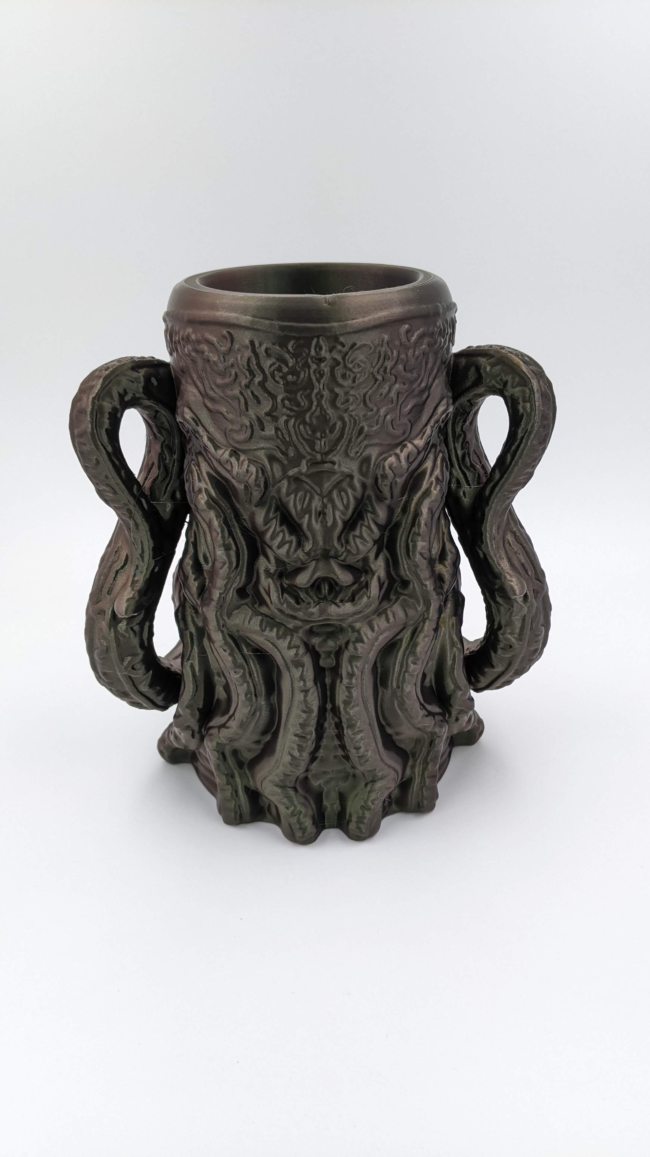 Cthulhu Can holder