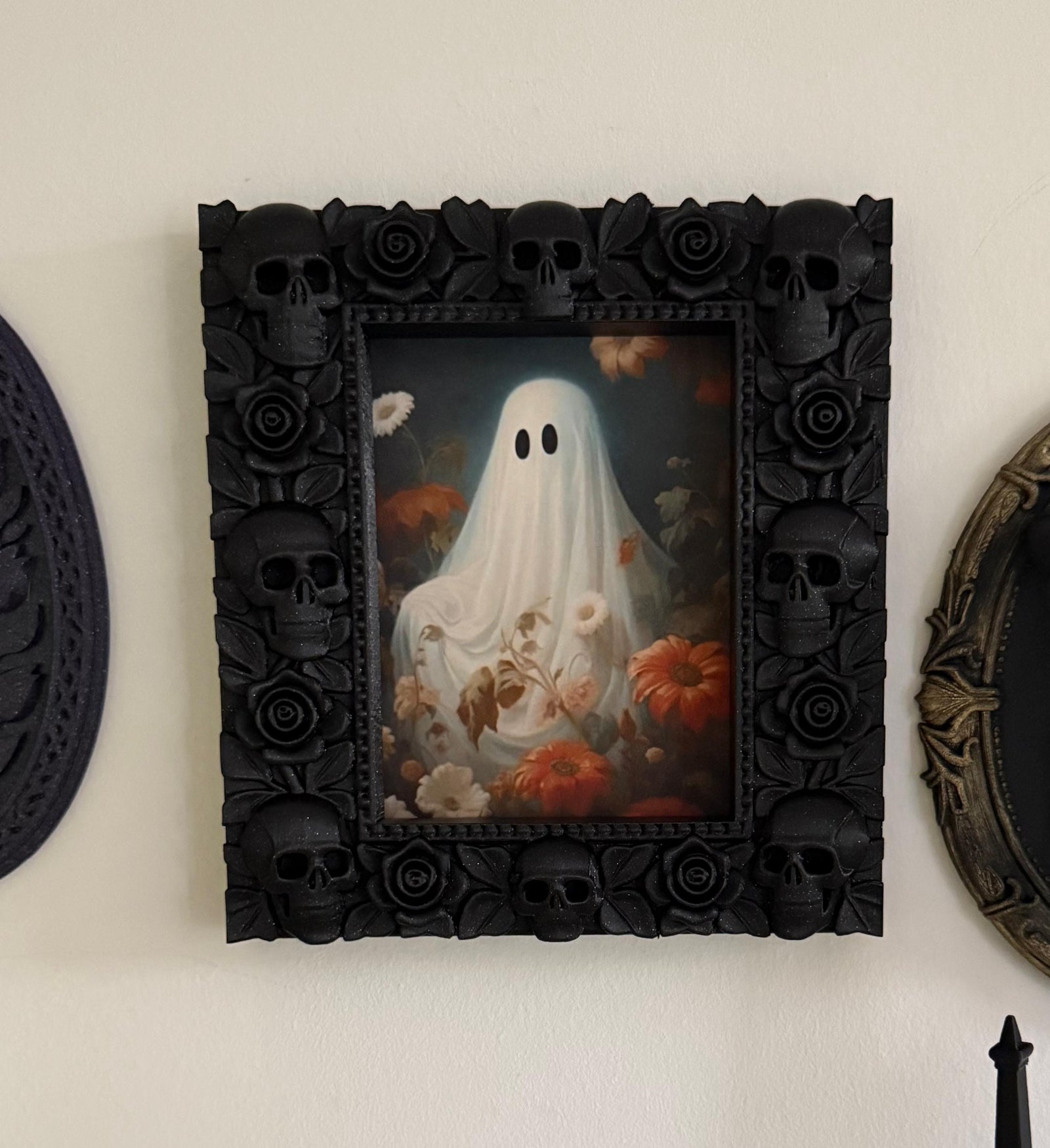 Gothic Skull DIY Picture Frame | Black Rose Border Photo Frame | Halloween Home Decor | Dark Aesthetic Wall Art | Spooky Vintage Style Decor